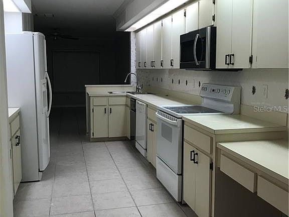 5th image of 3174 Stonewater Dr
