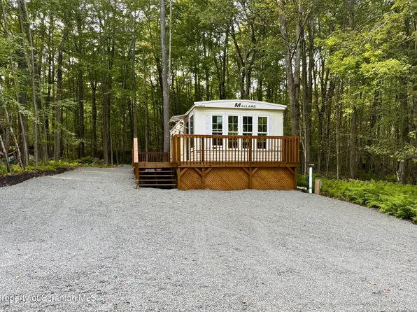 863 Bald Eagle Trl, Gouldsboro, PA 18424