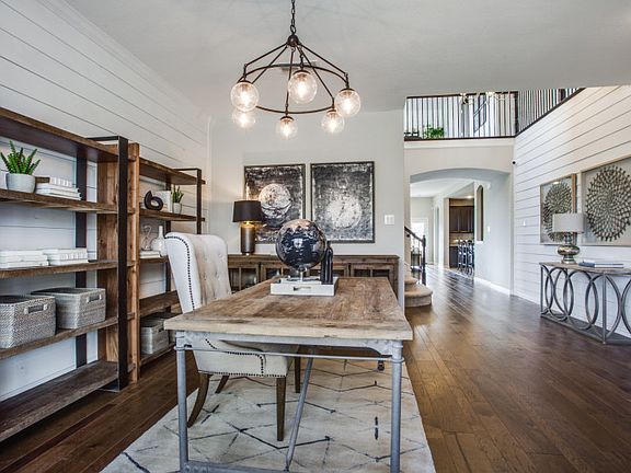 Flexible living space or optional study