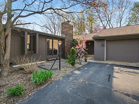 2nd image of 840 Brook Village Ct