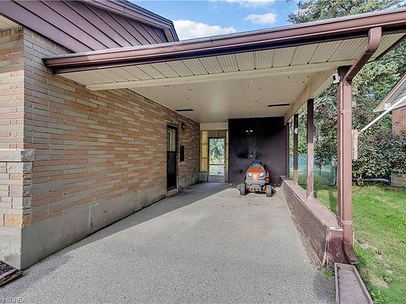 4th image of 18 Kingsmount Cres