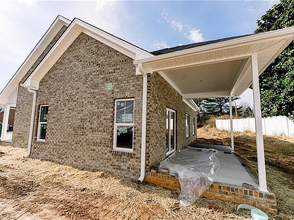 4th image of 442 Fernwood Dr