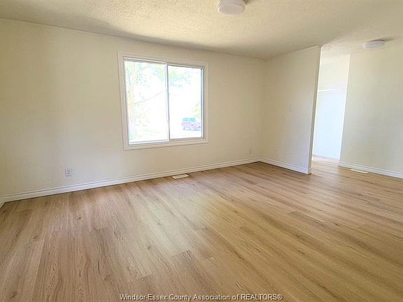 5th image of 3425 Cabana Rd E