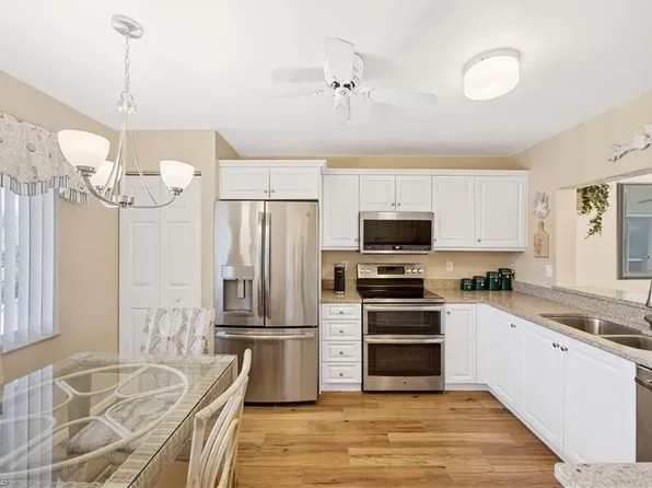 700 Saratoga CIR #B204, NAPLES, FL 34104