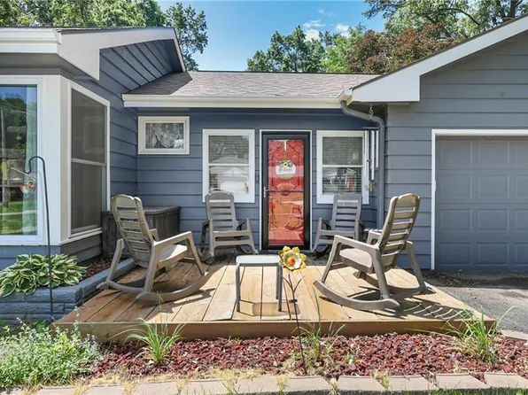 1035 Vilas St, Leavenworth, KS 66048