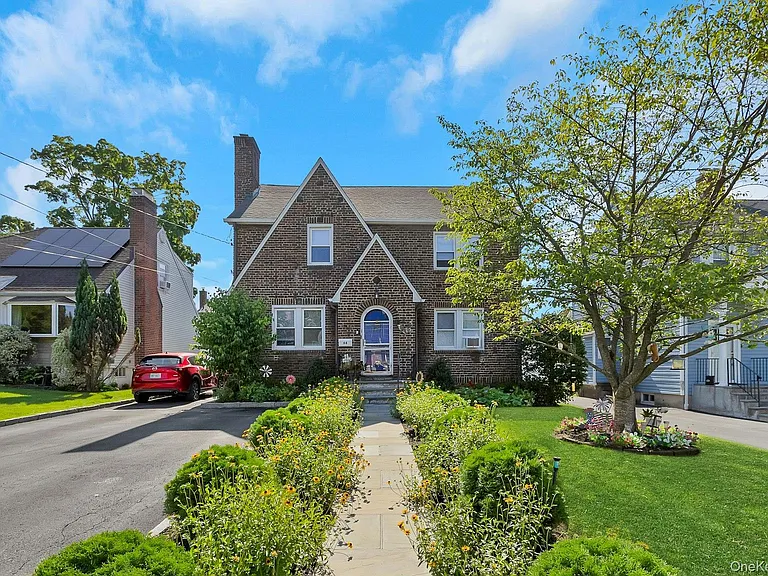 64 Lyons Rd — Photo 1