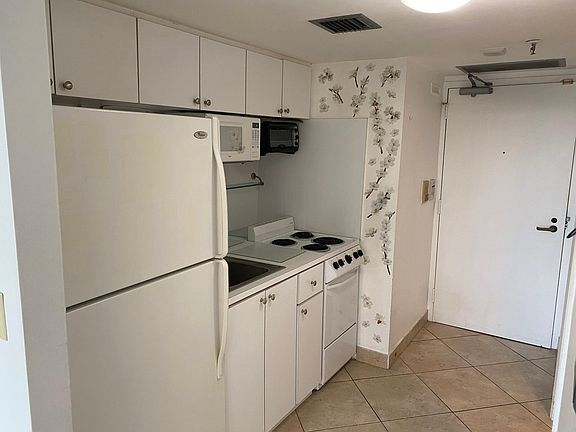 4th image of 520 Brickell Key Dr #426