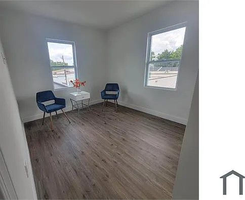 324 61st St NE #5 — Photo 11