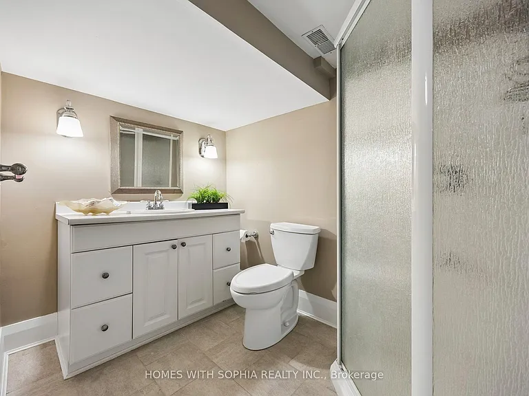 162 Glenvale Blvd — Photo 44