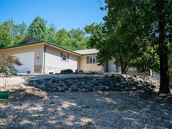 3rd image of 27 SE Dunkeld Dr