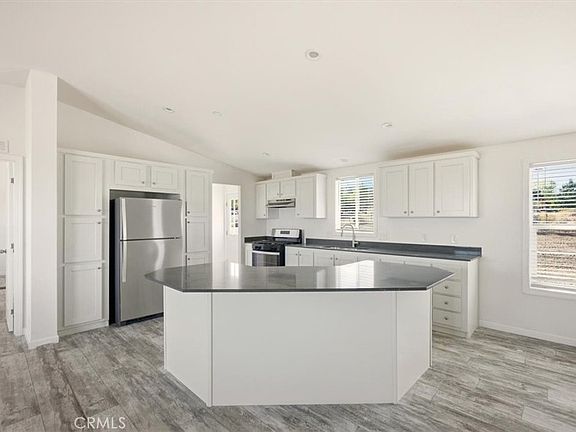 5th image of 1139 Bonanza Rd