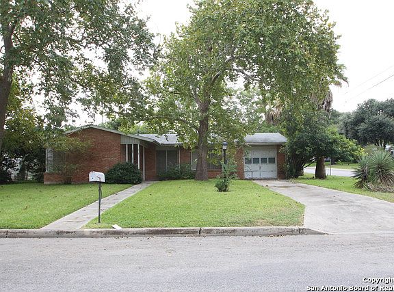 2nd image of 101 Rosewood Dr