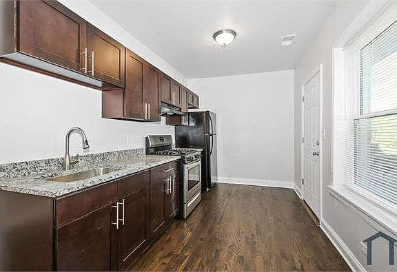 3rd image of 614 W 77th St #3