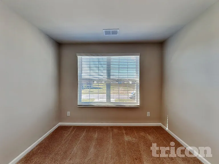 260 Chedworth Dr — Photo 11