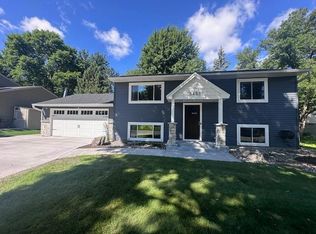 3455 Urbandale Ln N, Plymouth, MN 55447