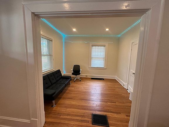 2nd image of 612 Columbia Ave