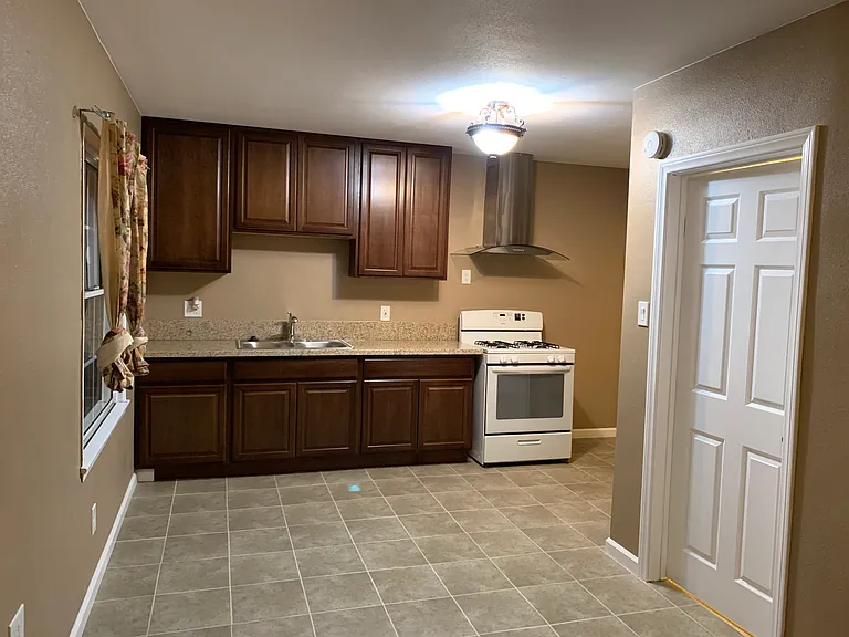 1832 E Carson St #1 — Photo 11