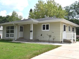 1647 Rushmore Dr, Waukesha, WI 53188
