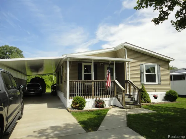 463 Edinborough St, Temperance, MI 48182