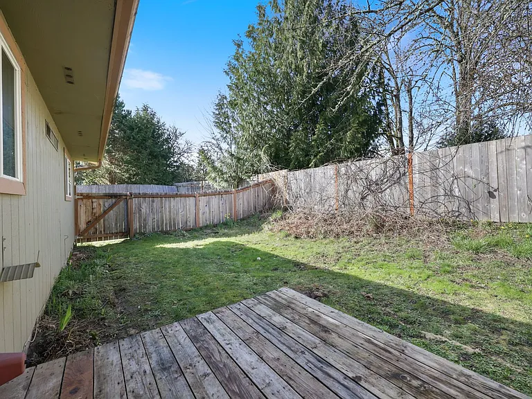 2210 26th Ave NE #5 — Photo 21