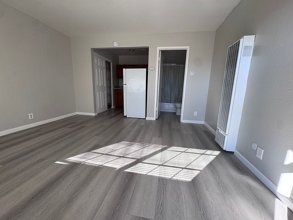1st image of 7975 Macarthur Blvd #1