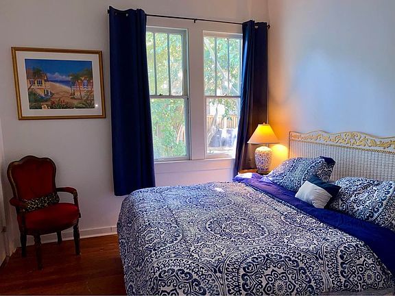 Large Master Bedroom, lots of closet space