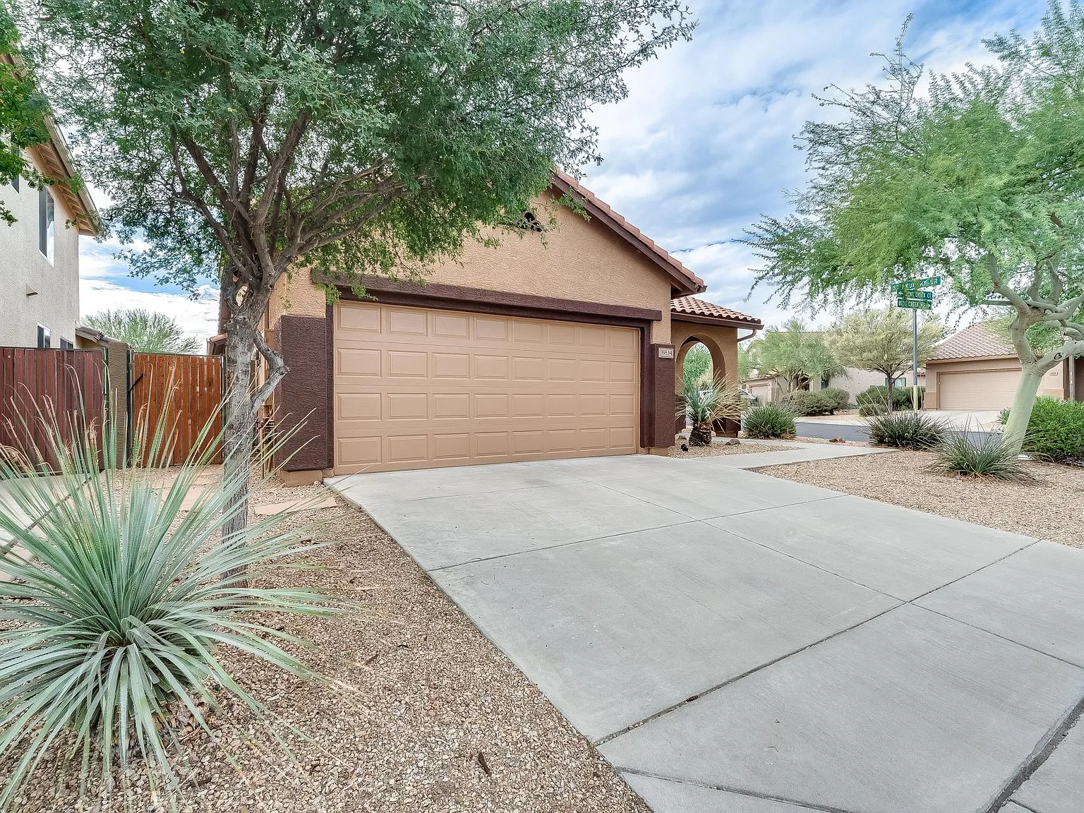 3 bed, 1432 sqft, $2,400 — Photo 2