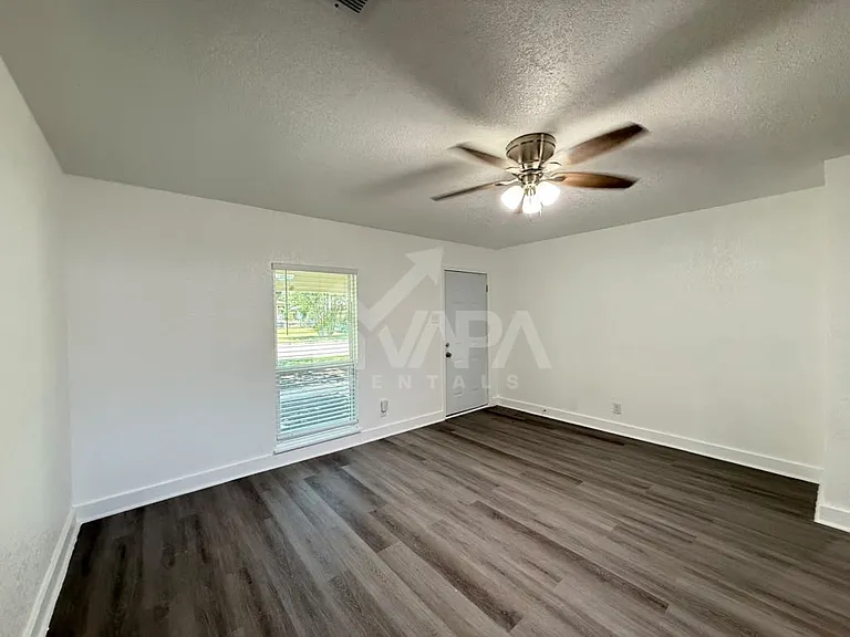 106 Covina Ave — Photo 9