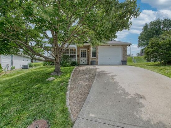 1913 S Viking Ct, Independence, MO 64057