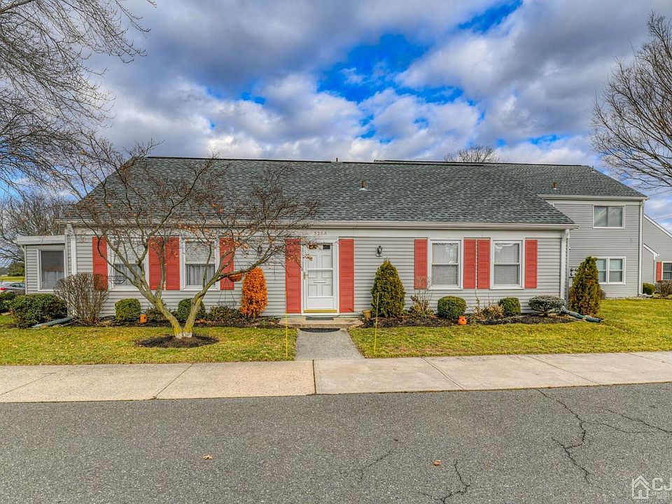 1st image of 325 Nantuckett Ln #A