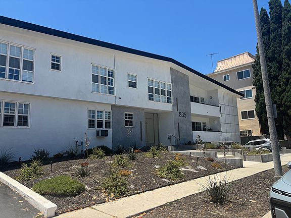 3rd image of 835 S Sherbourne Dr APT 14