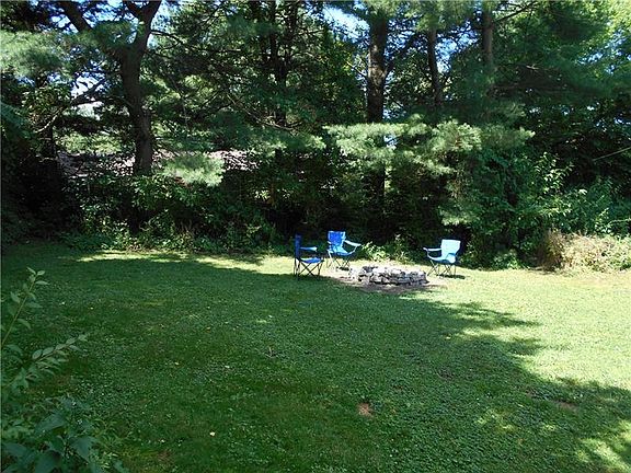 3rd image of 918 Country Club Dr
