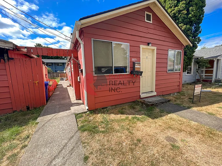207 NW 7th Ave — Photo 9