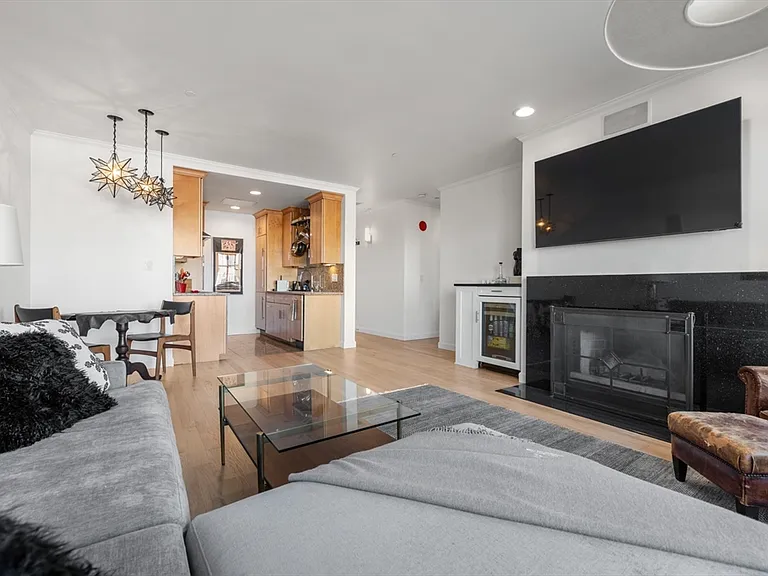 75 Clarendon St #604 — Photo 8
