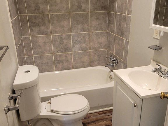 4th image of 607 Swede St APT 3