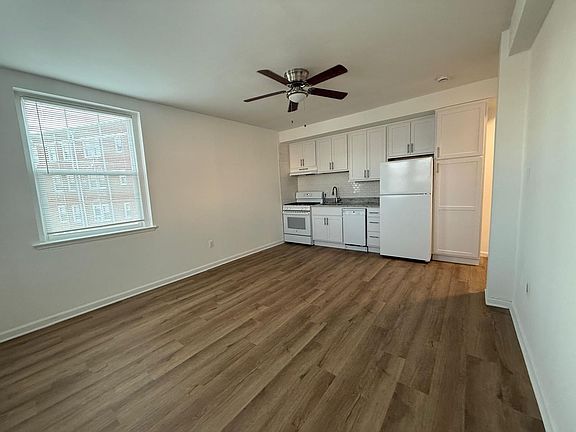 4th image of 2060 N Vermont St #2060VT-NV101