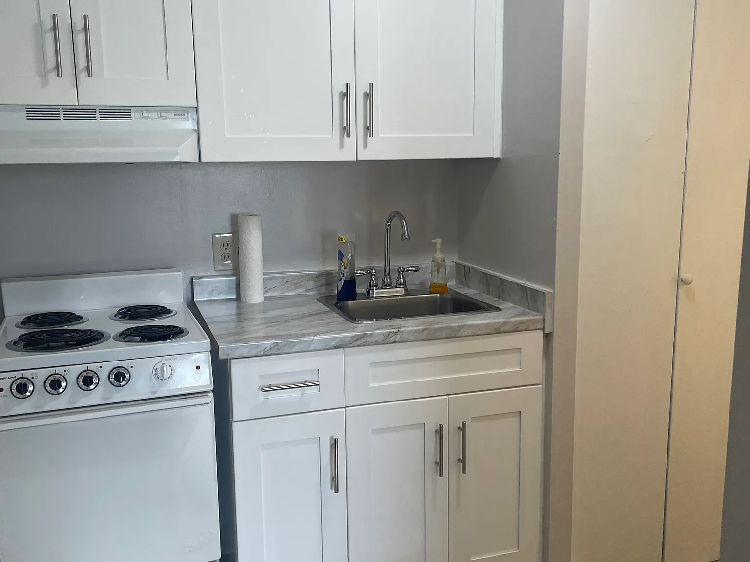 Studio, 300 sqft, $1,750 — Photo 1