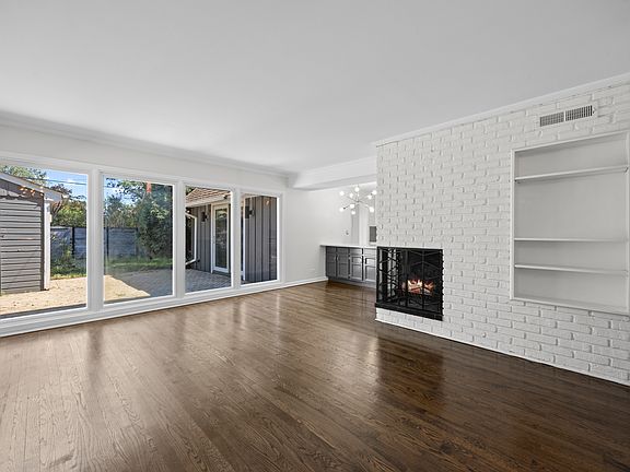 3rd image of 2207 Crawford Ave