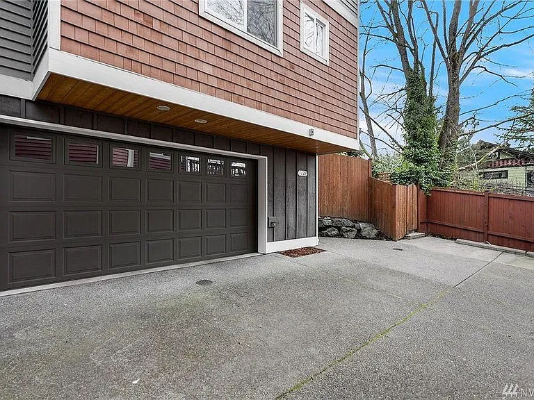 1122 Yakima Ave S — Photo 12