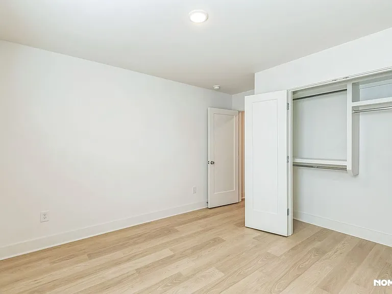 550 Markham St #10 — Photo 10