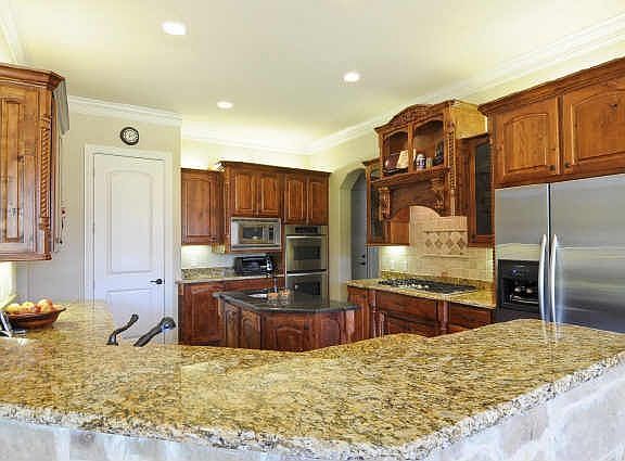 5th image of 613 Deerwood Ln