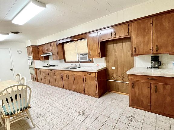 2nd image of 301 Lirette St