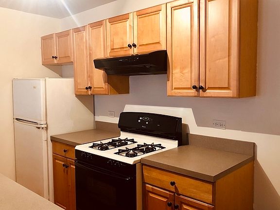 3rd image of 156 Underhill Ave #1