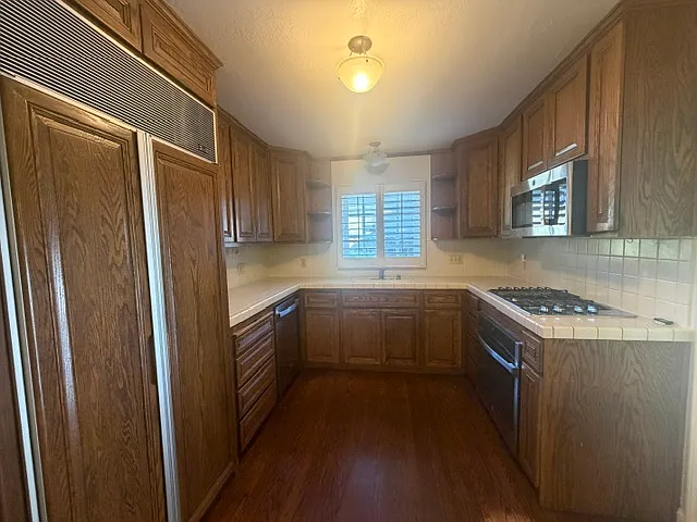 2 bed, 1400 sqft, $6,100 — Photo 4