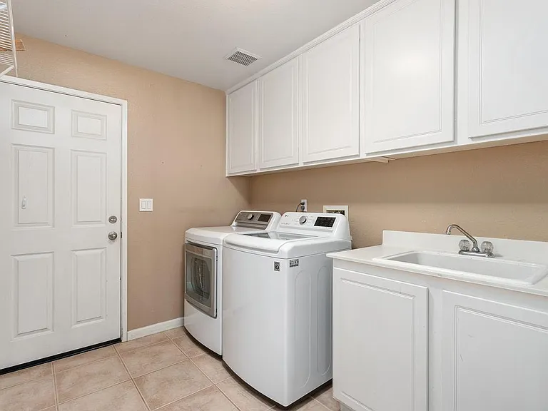 1071 Greenway Rd — Photo 14