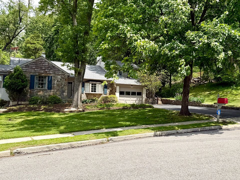 1st image of 15 Plymwood Dr