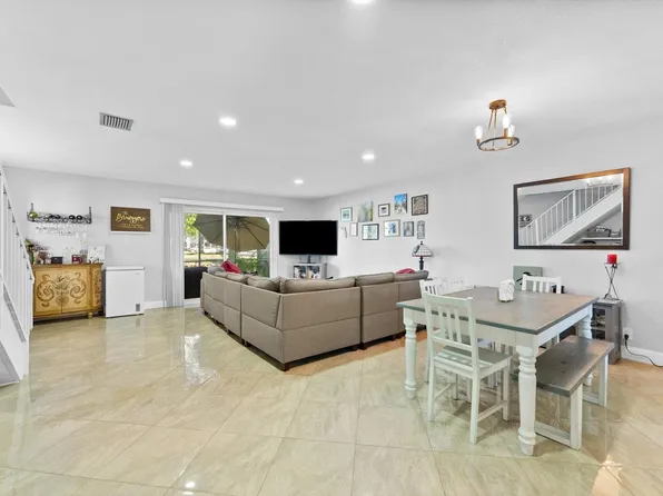 547 N Pine Island Road #25, Plantation, FL 33324