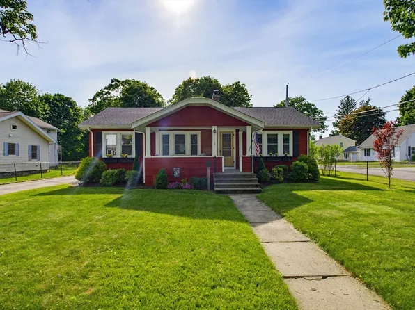 7 West St, Oxford, MA 01540