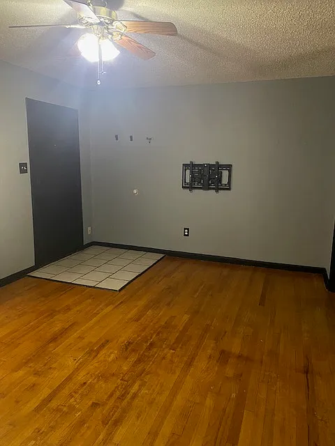 3 bed, 918 sqft, $1,195 — Photo 3