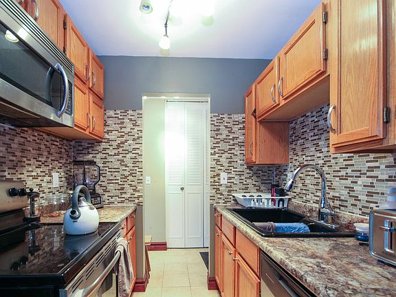5th image of 2212 Aldrich Ave S #106-1